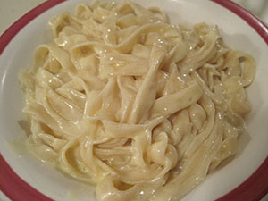 a plate of fettuccine alfredo